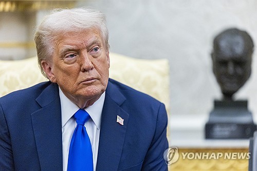 트럼프, '면허 박탈' 위협하던 CBS와 인터뷰...내일 공개 - 뉴스 썸네일 이미지