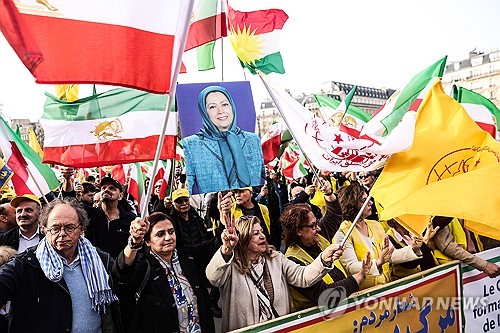 미 낙점 받는다고 자국민이 지지할까...망명 이란인 권력 경쟁에 '글쎄' - 뉴스 썸네일 이미지