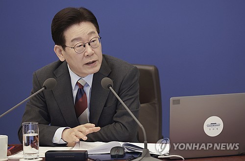 이 대통령, 한국·외국 '보유세' 비교 기사에…