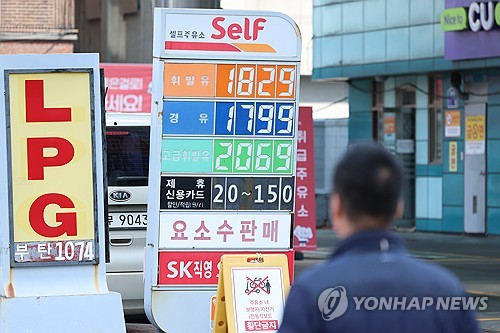 유류세 인하폭 확대키로…휘발유 15%·경유 25%