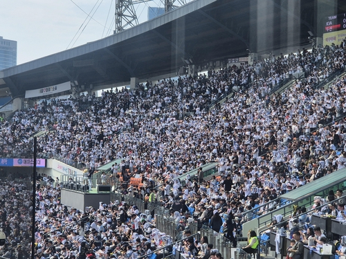 프로야구, 4년 연속 개막전 10만 관중…5개 구장 '전석 매진'
