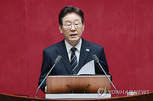 李대통령 지지율 67%로 취임후 최고치 동률…민주 48%·국힘 18%