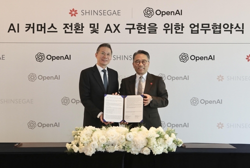 "챗GPT로 장 본다"…신세계, 오픈AI와 'AI 커머스' 본격화