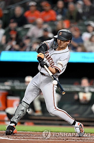 '드디어 터졌다' 이정후, 시즌 첫 홈런포에 2루타까지…멀티히트 활약