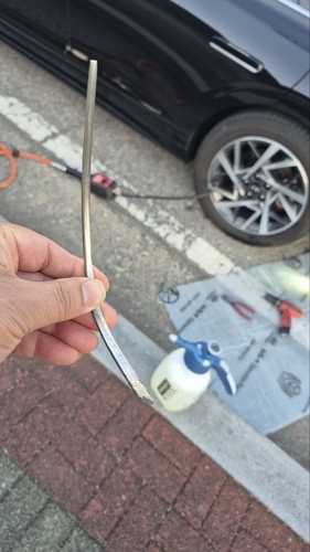 최민희 의원 타이어에 '쇠젓가락'…