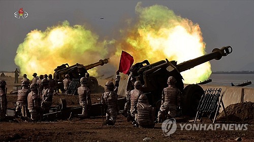 김정은, 태양절 군사행보 부각…금수산 참배는 또 불참