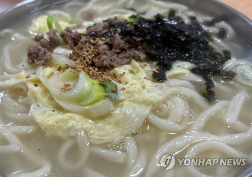 서울서 1만 원으로 칼국수도 못 먹는다…외식비 줄줄이 상승