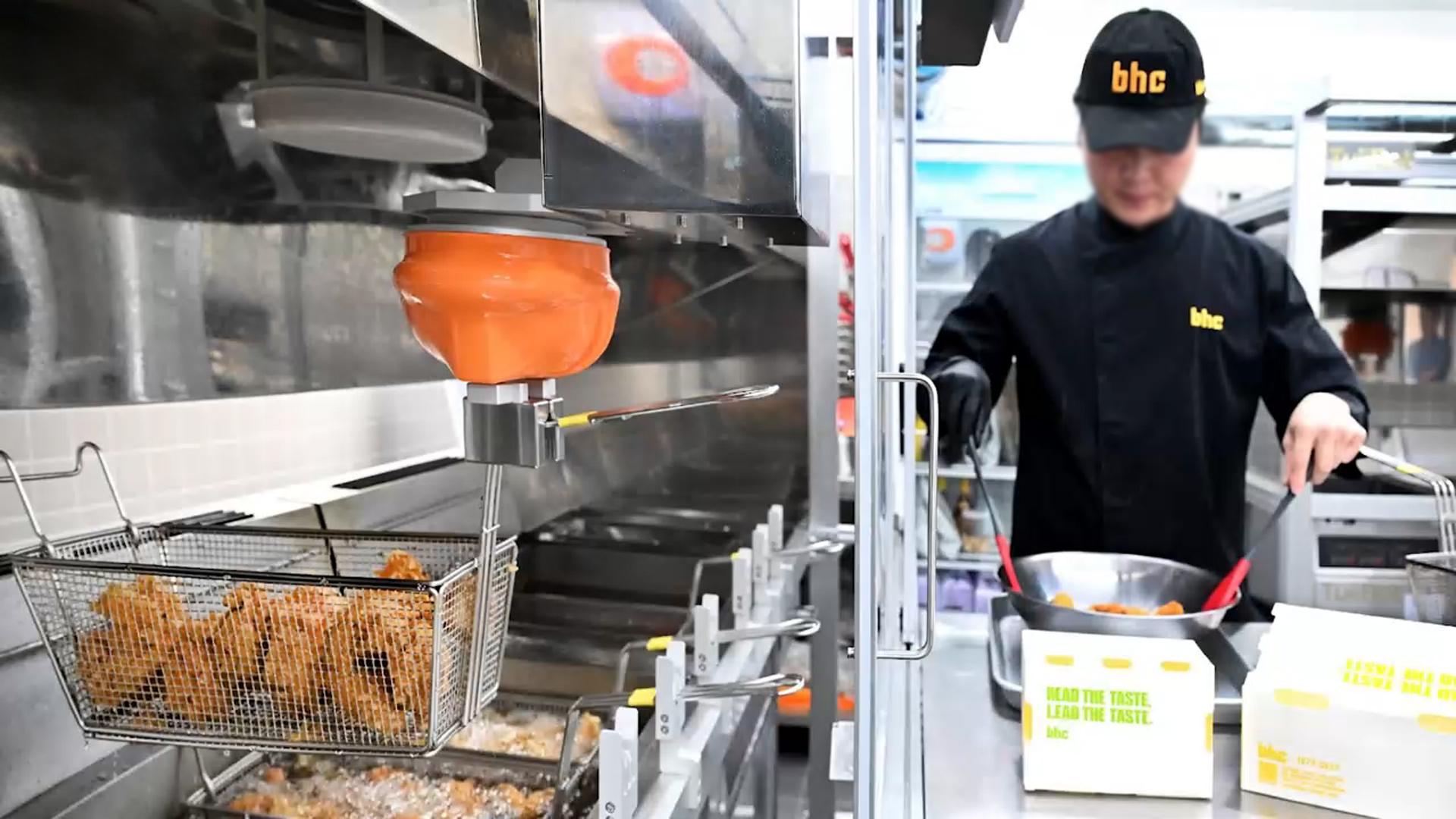 [비즈&] bhc '치킨 튀기는 로봇' 전국 40곳으로 확대 外 - 뉴스 썸네일 이미지