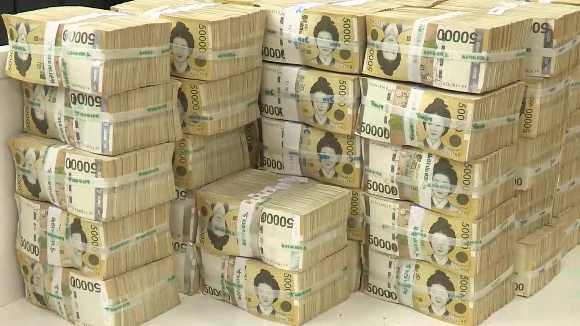 나라 빚 1,300조…1997년 이후 최대폭 증가